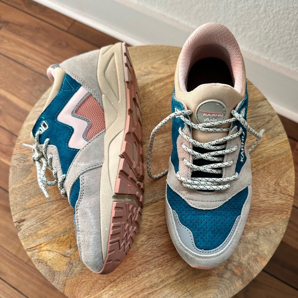 Karhu Aria 95 Sneakers in Moonstruck & Peach Womens Sz: 7